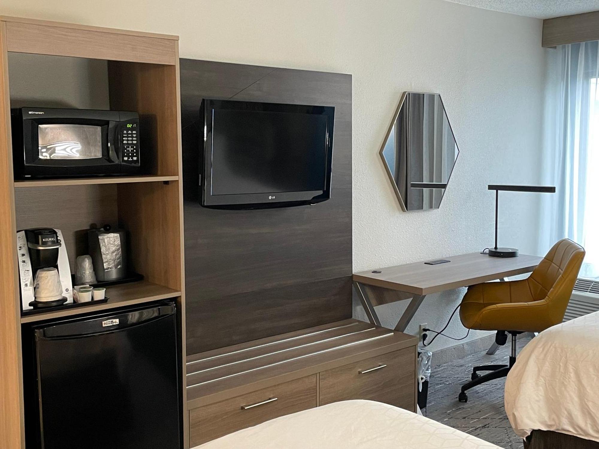 Holiday Inn Express Burlington By Ihg Eksteriør billede