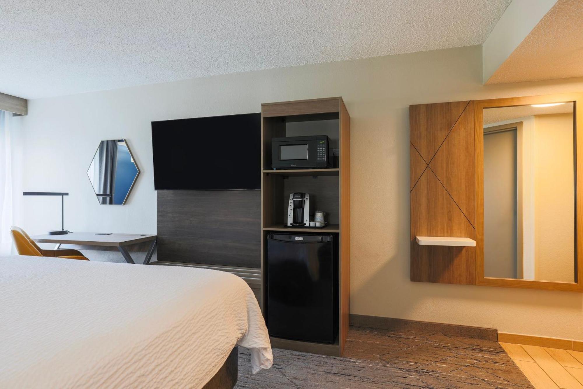 Holiday Inn Express Burlington By Ihg Eksteriør billede