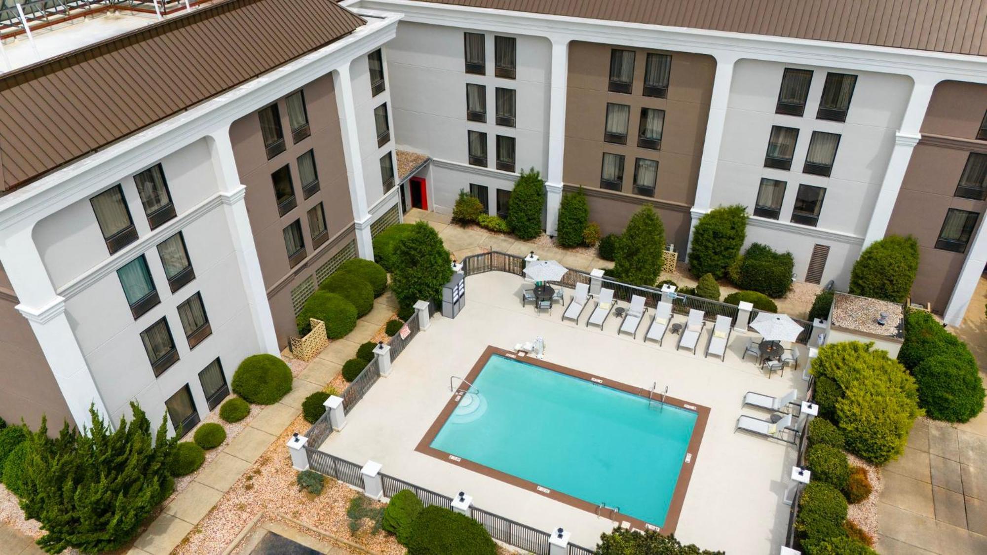 Holiday Inn Express Burlington By Ihg Eksteriør billede