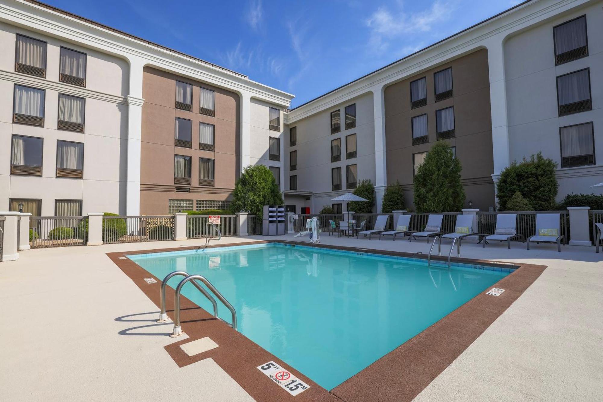 Holiday Inn Express Burlington By Ihg Eksteriør billede