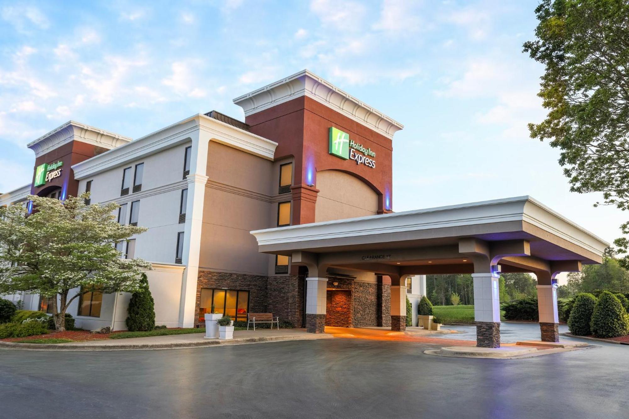 Holiday Inn Express Burlington By Ihg Eksteriør billede