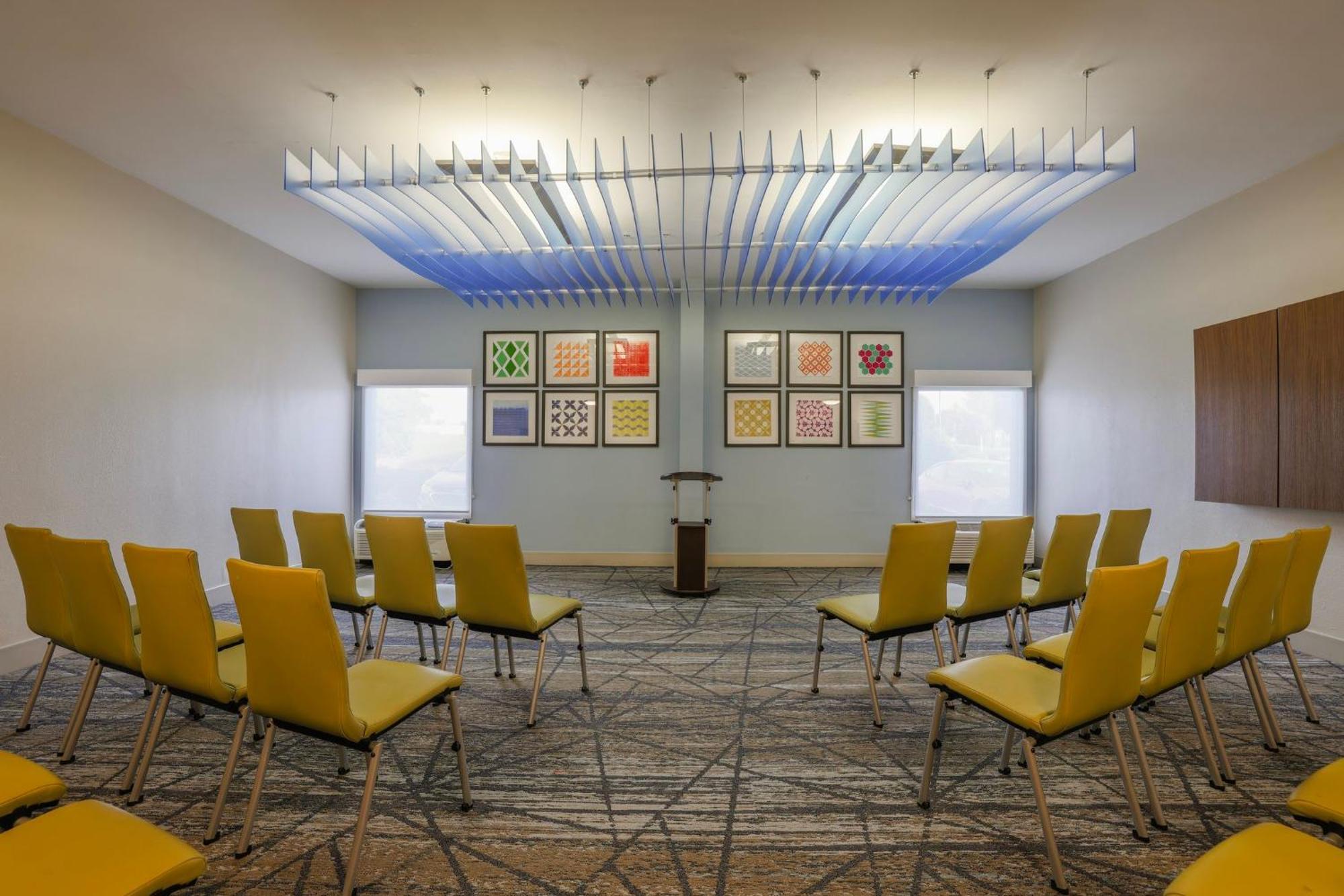 Holiday Inn Express Burlington By Ihg Eksteriør billede