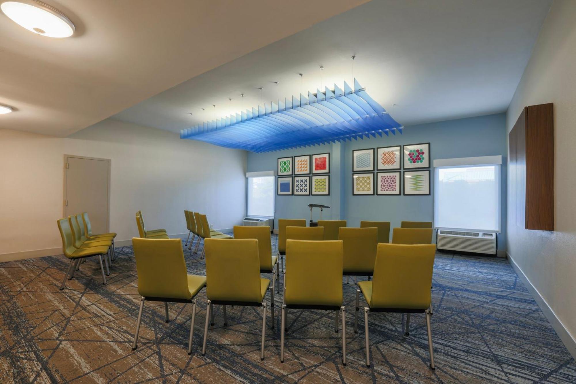 Holiday Inn Express Burlington By Ihg Eksteriør billede
