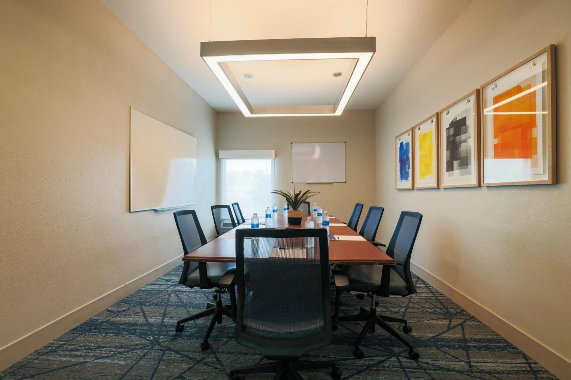 Holiday Inn Express Burlington By Ihg Eksteriør billede