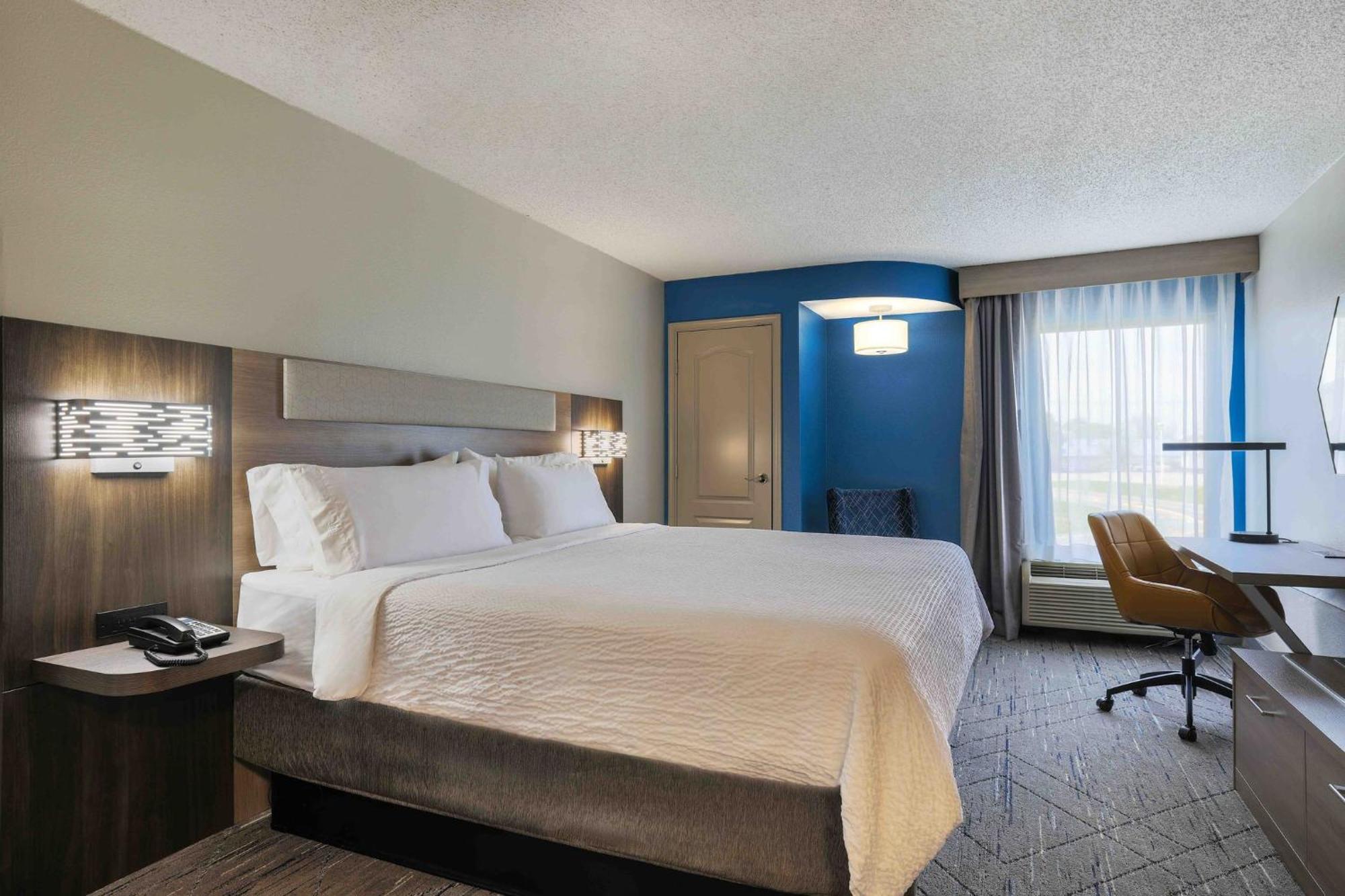 Holiday Inn Express Burlington By Ihg Eksteriør billede