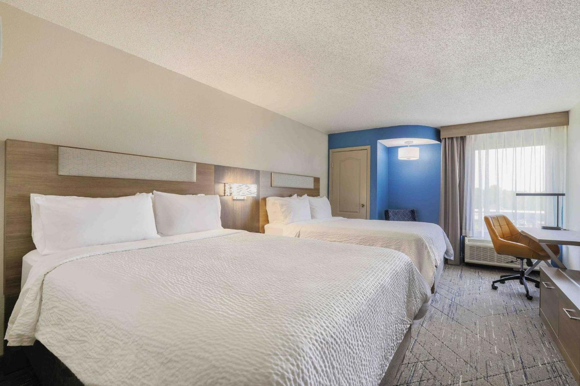 Holiday Inn Express Burlington By Ihg Eksteriør billede