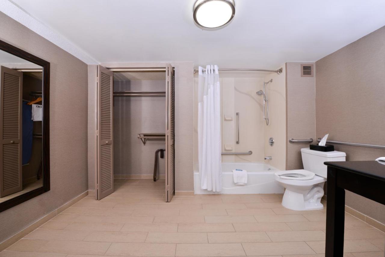 Holiday Inn Express Burlington By Ihg Eksteriør billede