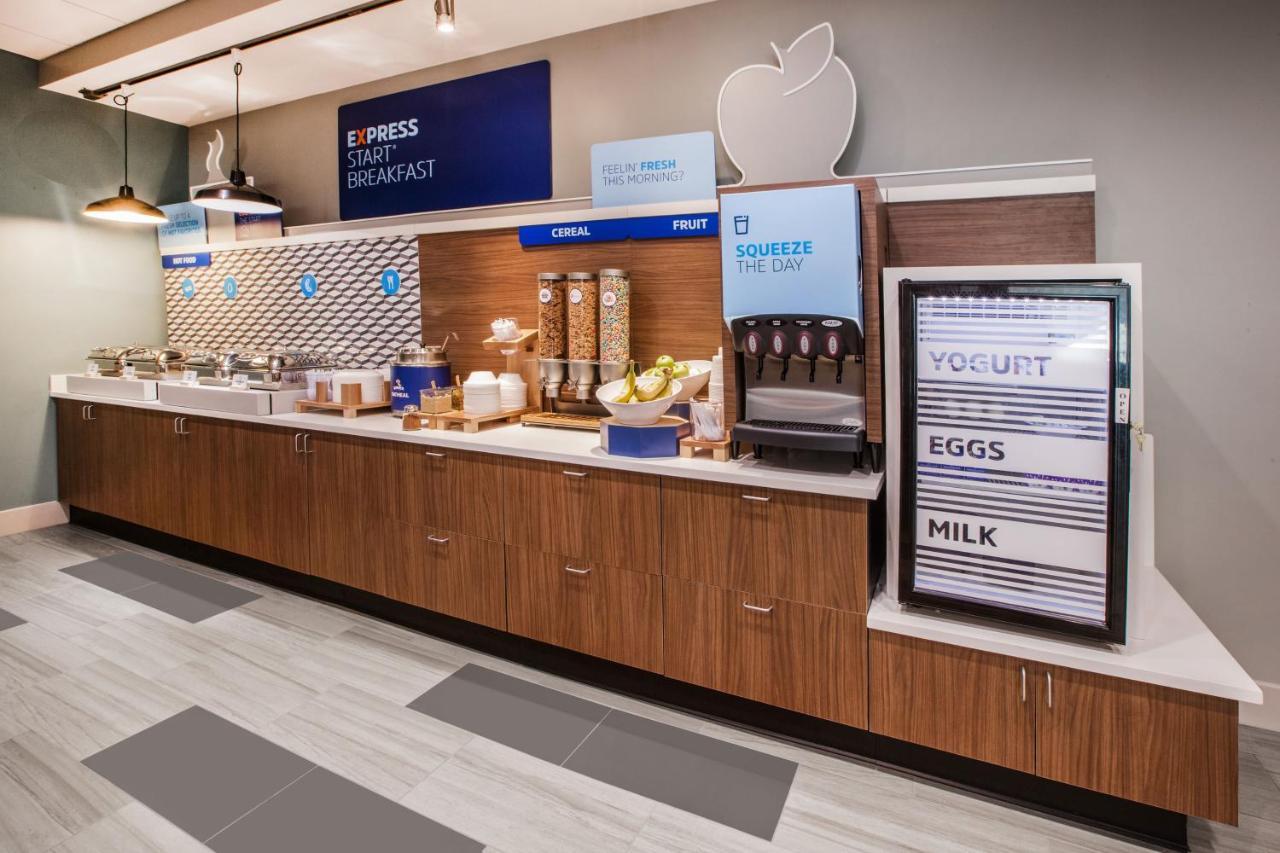Holiday Inn Express Burlington By Ihg Eksteriør billede